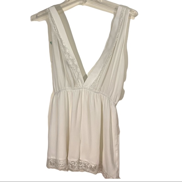 Dainty Hooligan white lace trim shorts romper w/ plunging neckline front & back - Picture 3 of 7